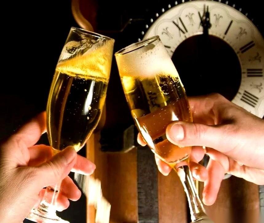 那天我朋友喝完酒，抖得跟筛糠一样，我们几个魂都吓飞了，直接抬医院去了。真的，就