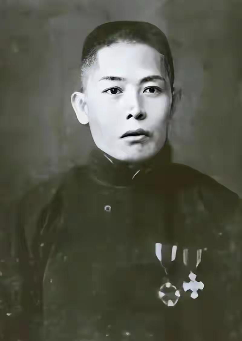 卖国50年，捐40架战机助日军侵华，86岁被枪决，死后子孙不敢上坟这说的是张