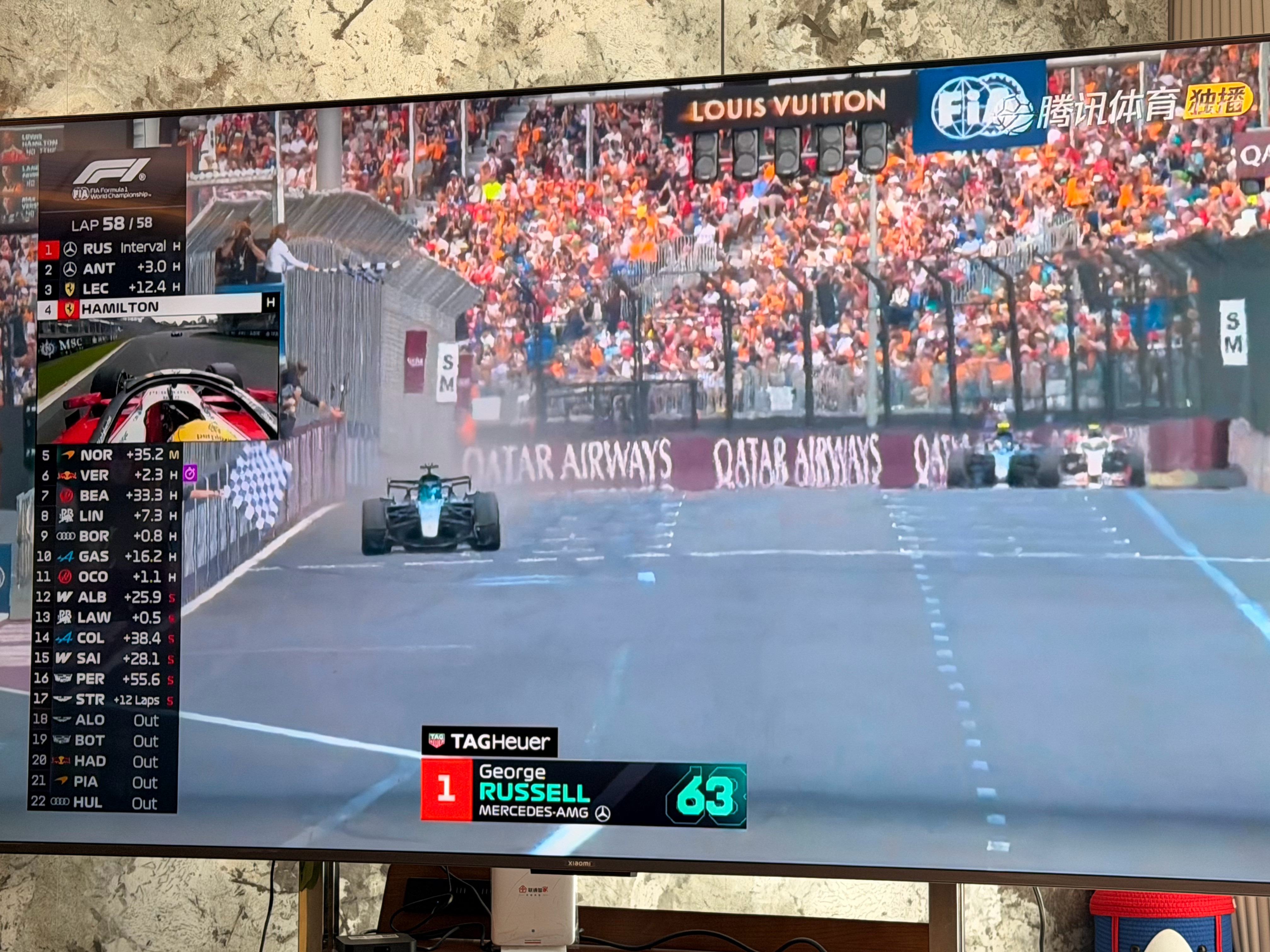 f1澳大利亚大奖赛今年这比赛感觉前20圈看完，后面基本上不用看了梅奔和法拉利这