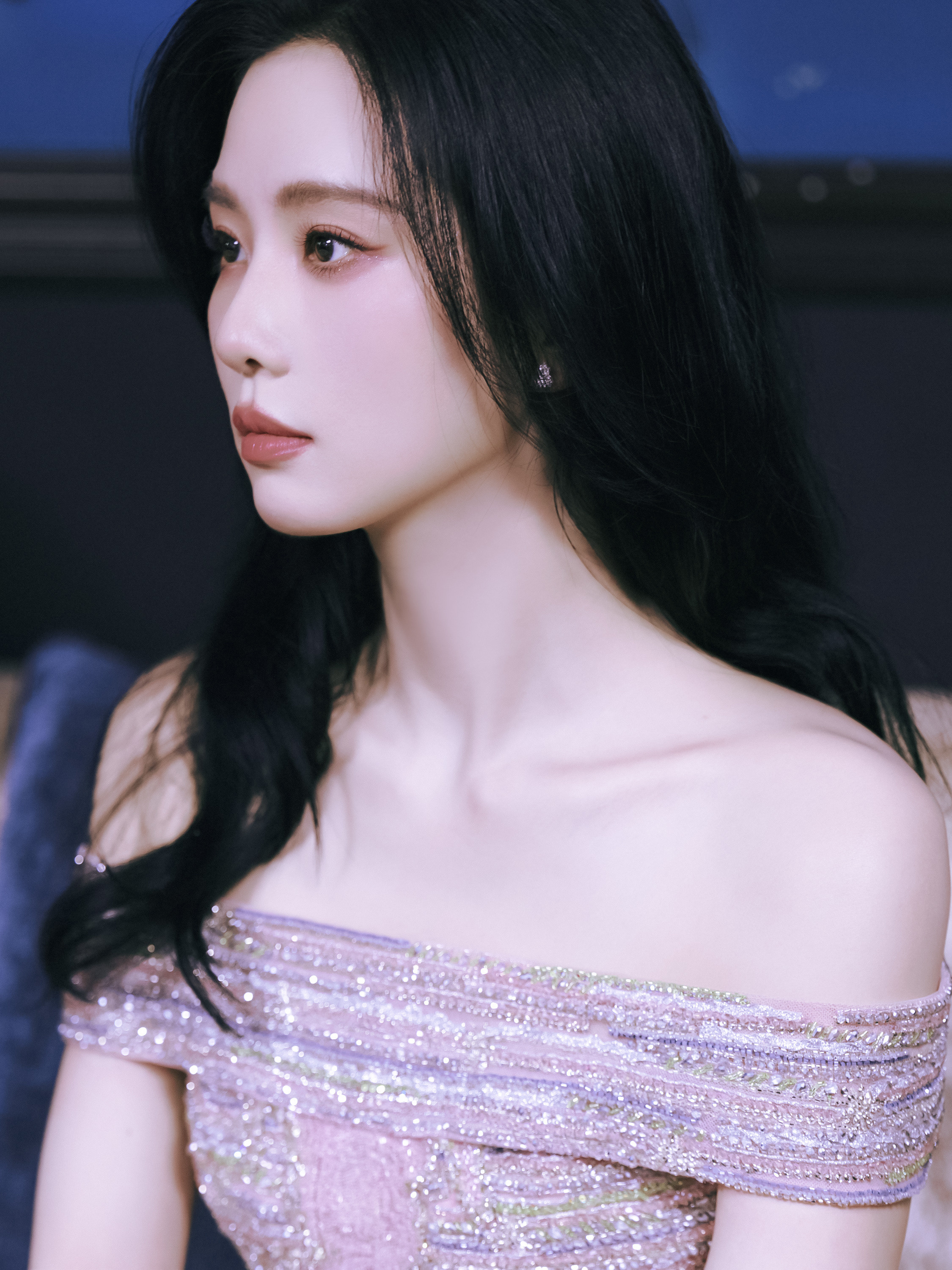 修淮水竹亭新加坡剧宣妆造是真的绝，明艳大美人