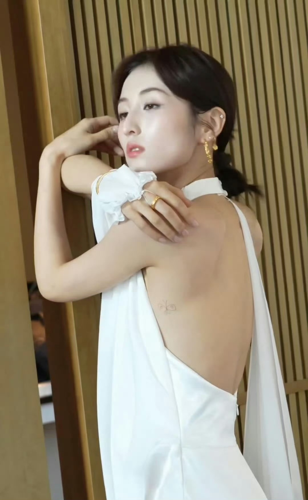 疑似张子枫新纹身，妹妹现在身材上镜好完美吧​​​