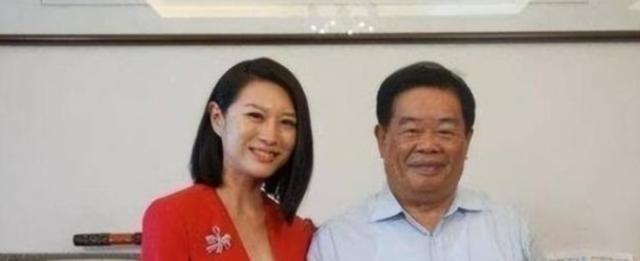 1990年，曹德旺给妻子陈凤英写信：“我爱上了别人，我要和你离婚，不过我会补偿你