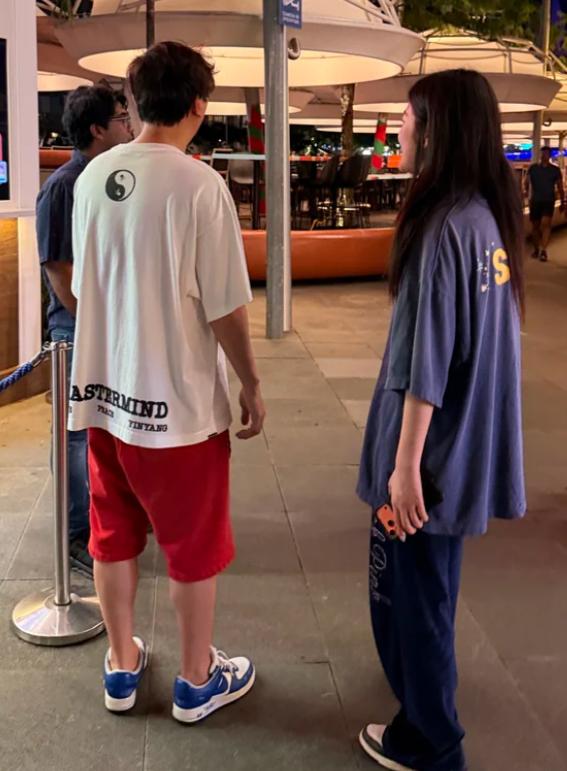 王思聪这是彻底不打算回来我觉得，他应该就是在国外和这些美女网红们共度一生了吧