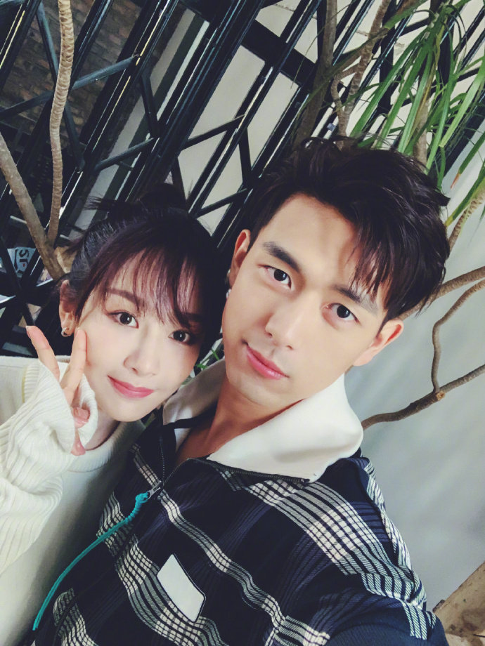 杨紫给李现送祝福杨紫8年连续给李现庆生杨紫8年连续给李现庆生，杨紫给李现送祝福