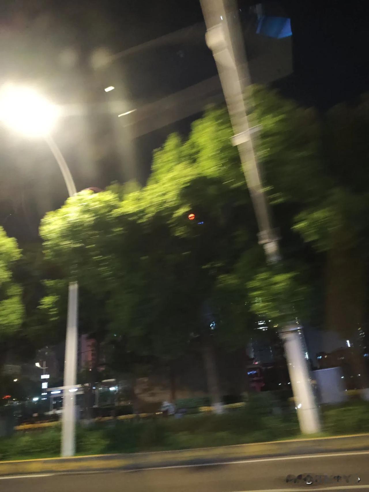 做完最后一台手术，便回家去。今日共做了7台手术，其中6台为冠脉造影，还有一台是