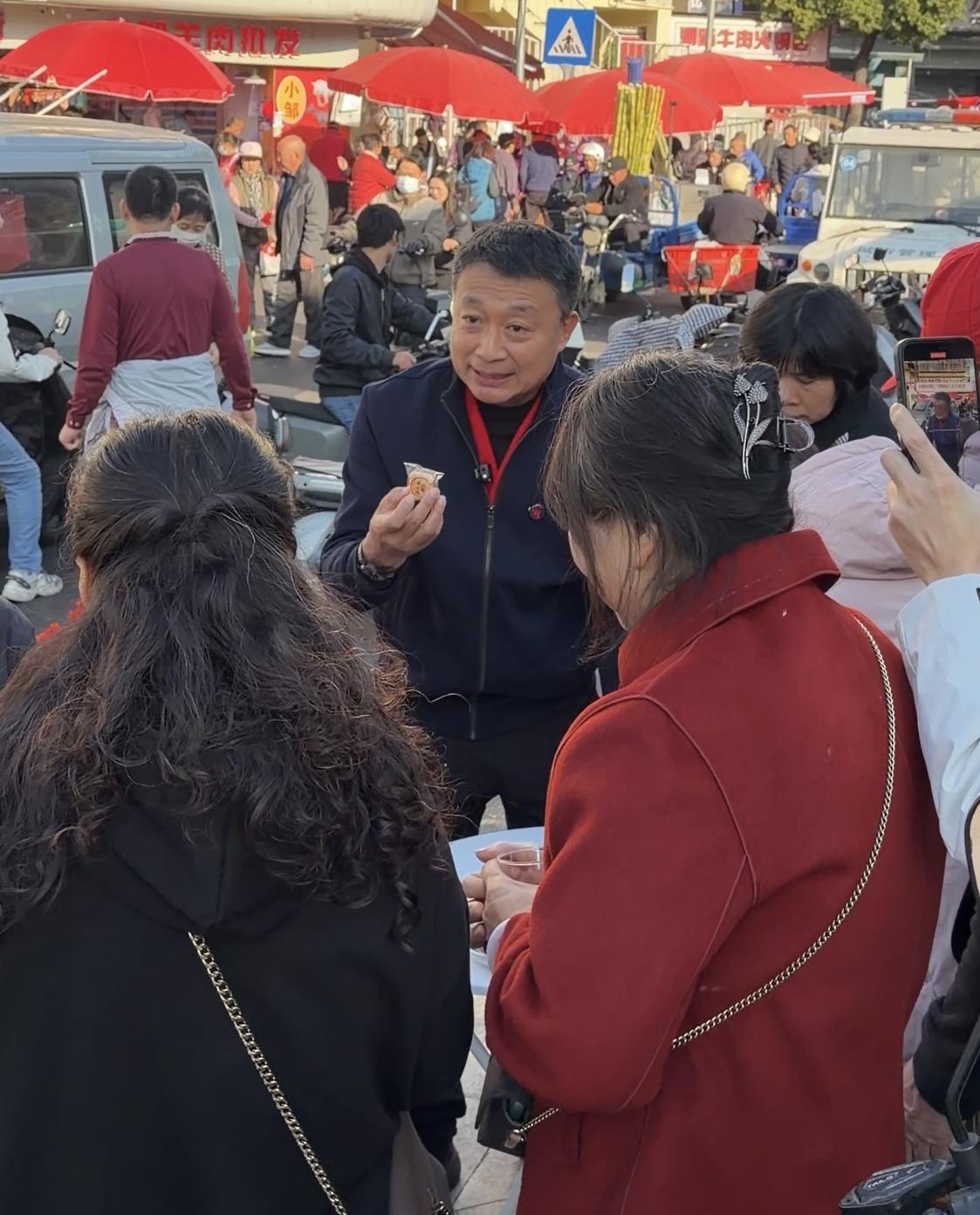 人间烟火气最抚凡人心柴米油盐烟火气人间烟火生活普通人的一生，怎么过才