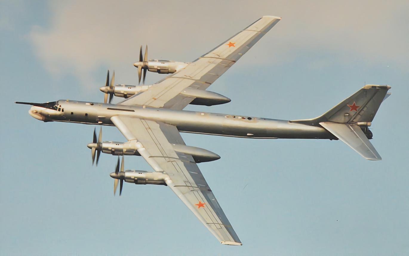 每天认识一件兵器俄罗斯图-95“熊”战略轰炸机图-95“熊”（Bear）轰炸机
