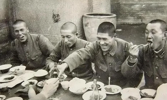 1944年，“大汉奸”郭绍绪邀请日军高官在家中吃饭。喝的正酣时，伙计喊了一声：“