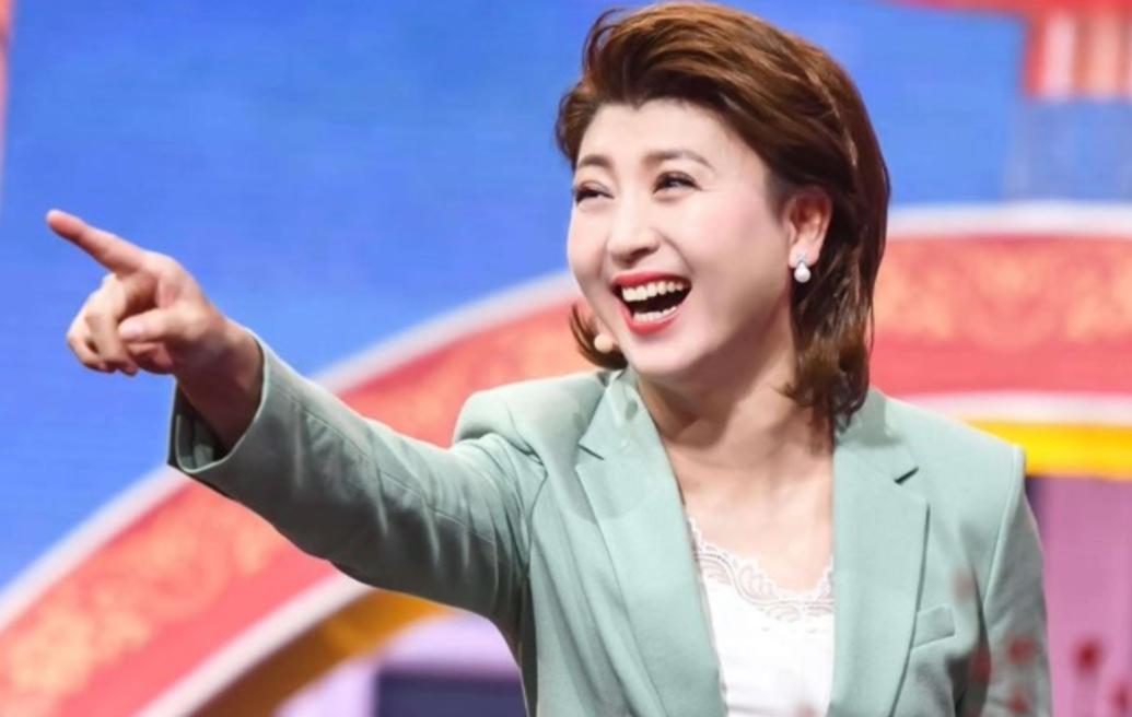 闫学晶的言论引发争议，并非因为大众存在“仇富心理”，而是因为她直言“一年赚几十