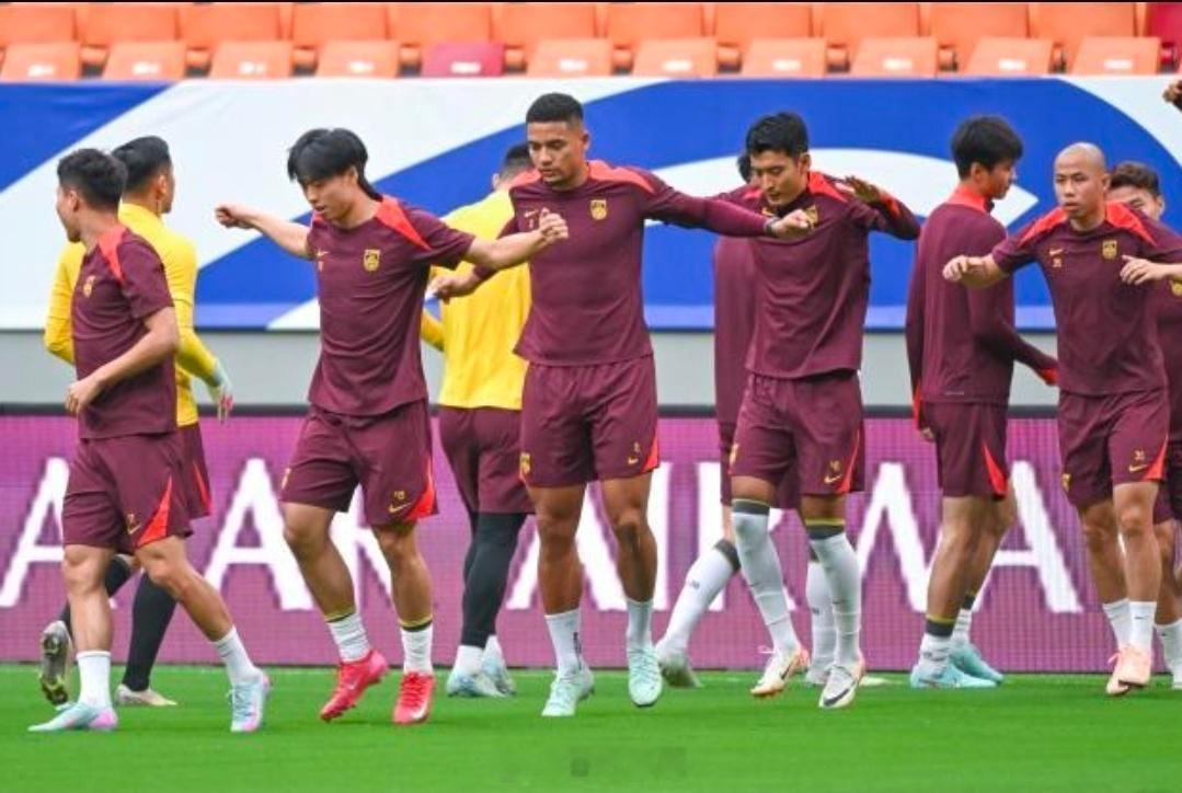 国足FIFA排名或被泰国巴勒斯坦超越，三档队进亚洲杯抽签根据著名记者马德兴的报道