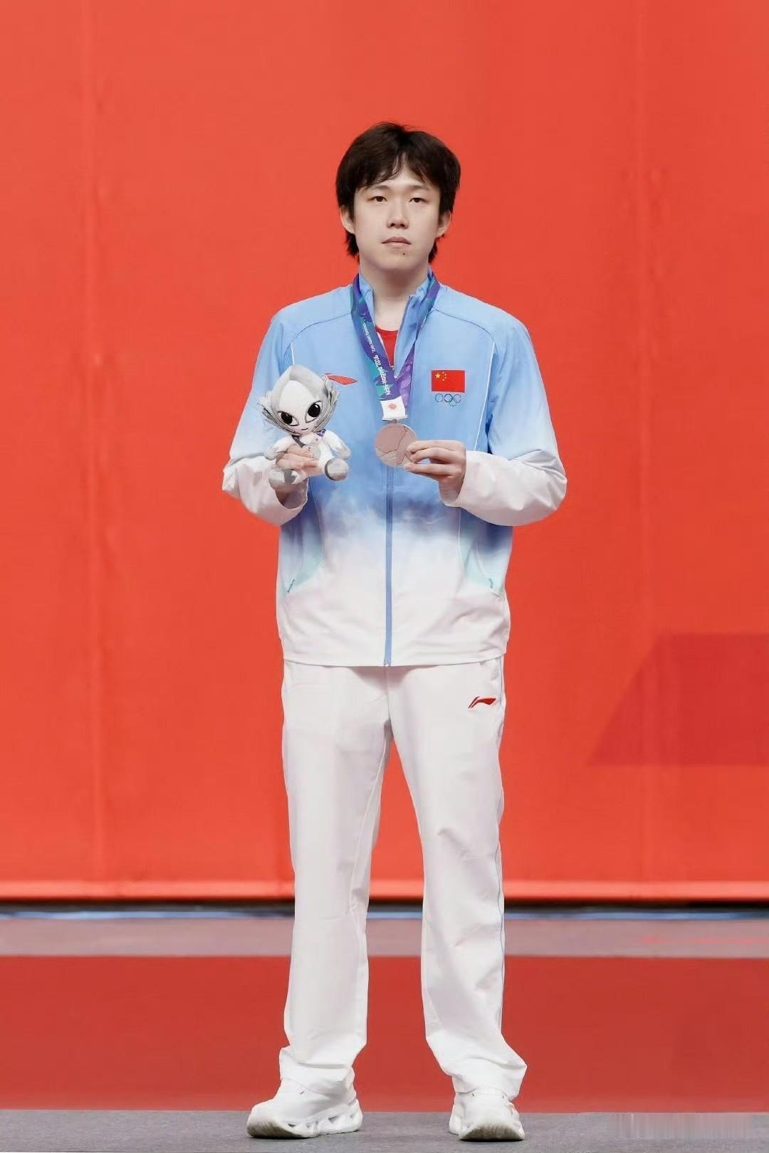 谁也不清楚王楚钦的真实年龄其实已经多少，他本身身体素质并不算拔尖，再加上平日里没