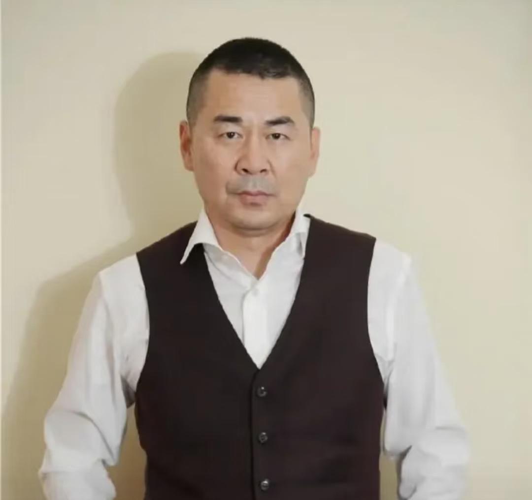 我妈眼光还是毒辣，第一眼看见陈建斌她第一句话就是：找老公，以后千万不要找这种