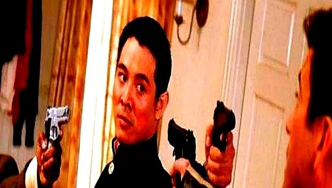 一句话:片酬砍到脚背,他转身让票房打脸1998年,《致命武器4》的制片方对华