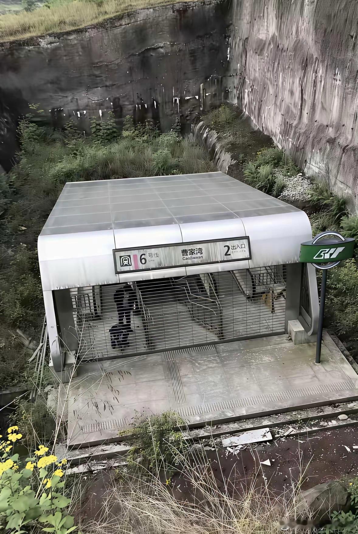 这种地铁站，修来有什么意义啊？​​​