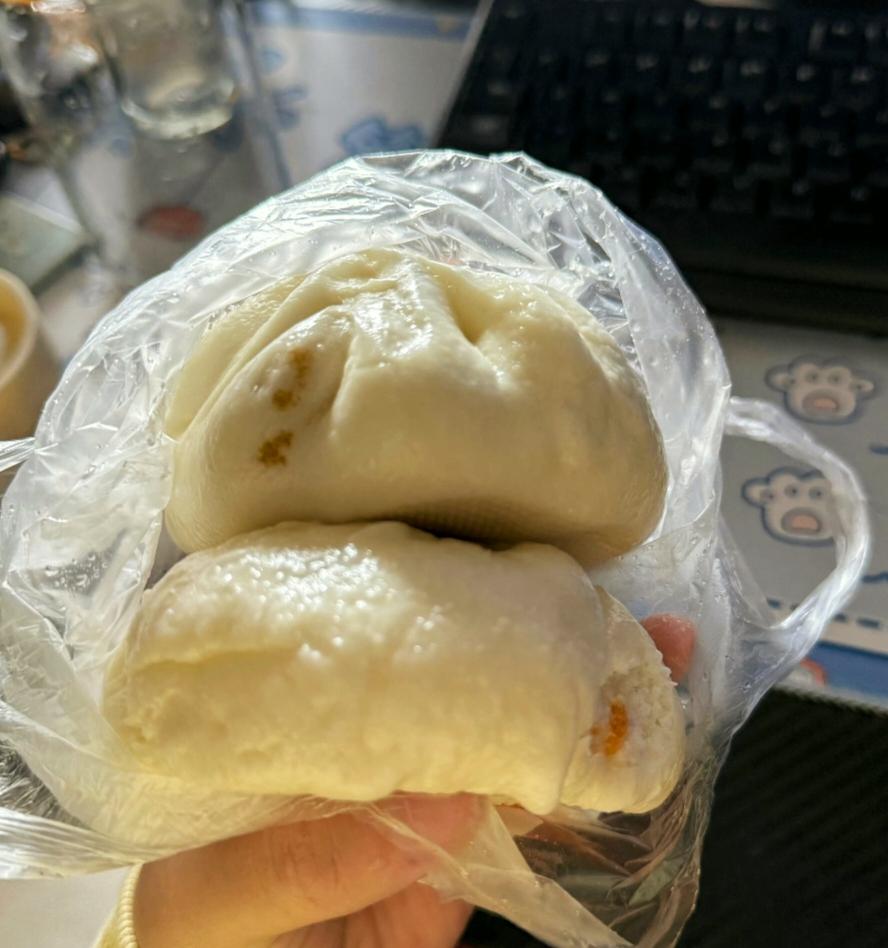 昨天我在早餐店吃完早餐，用手机支付付5块钱时。没想到，扫码没反应，身上又没带现金