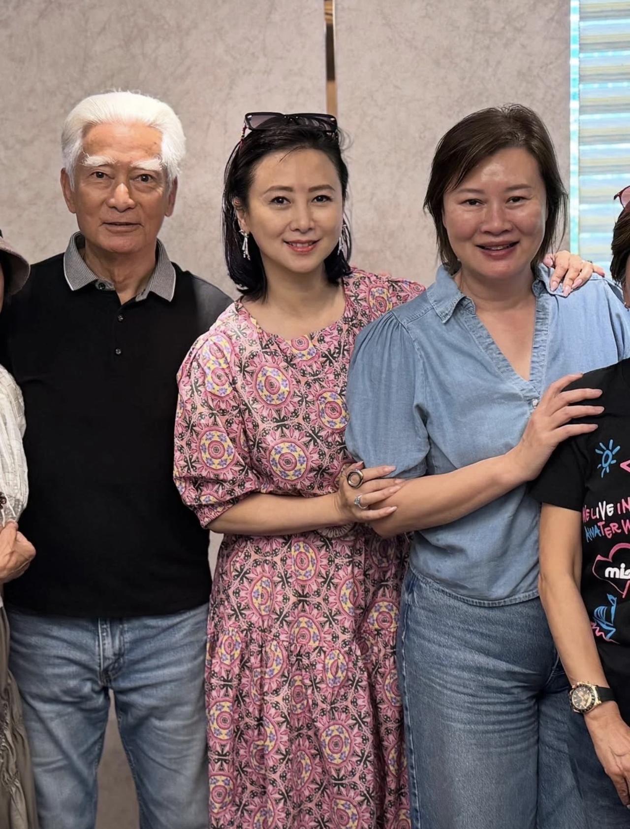 9月10日，翁虹现身香港，好友们为她提前庆57岁生日。高雄与翁虹合作过几次，