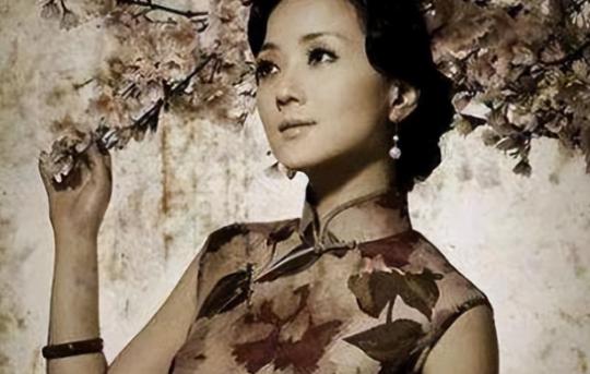 民国初期江西都督李烈钧瞥了一眼下属龚永的新婚照后，犹如电击一般，当即对龚永大加提