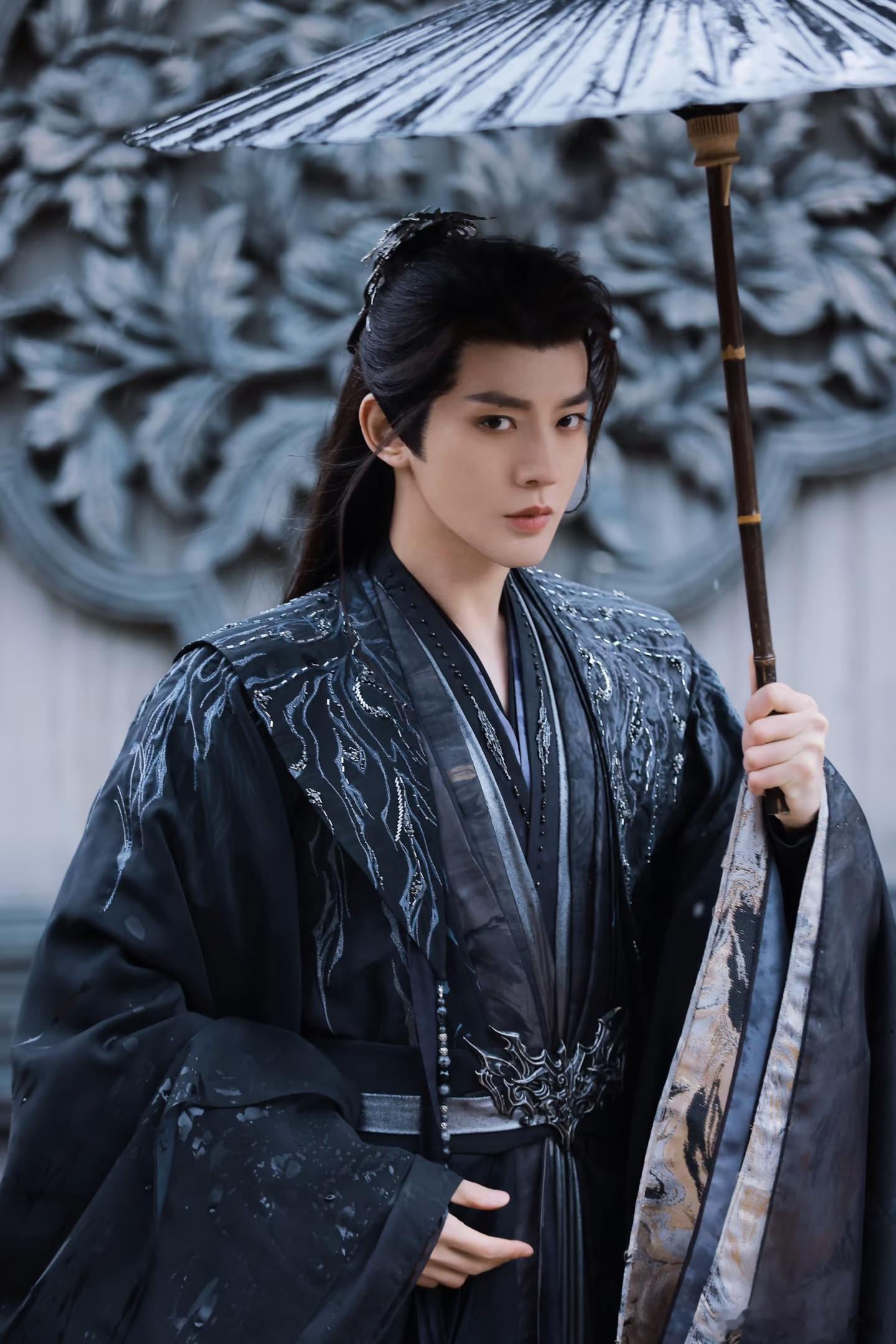 2025酷云角色热度月冠🈶肖战、迪丽热巴、成毅三个人都有连着是两个月热度月冠，