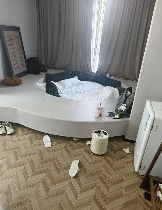 男朋友说订不到大床房，只剩圆床