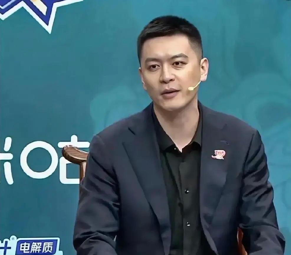 杨鸣的预测不单单是格局，他很专业，广厦马上就要夺冠了。记得广厦输掉第一场后，