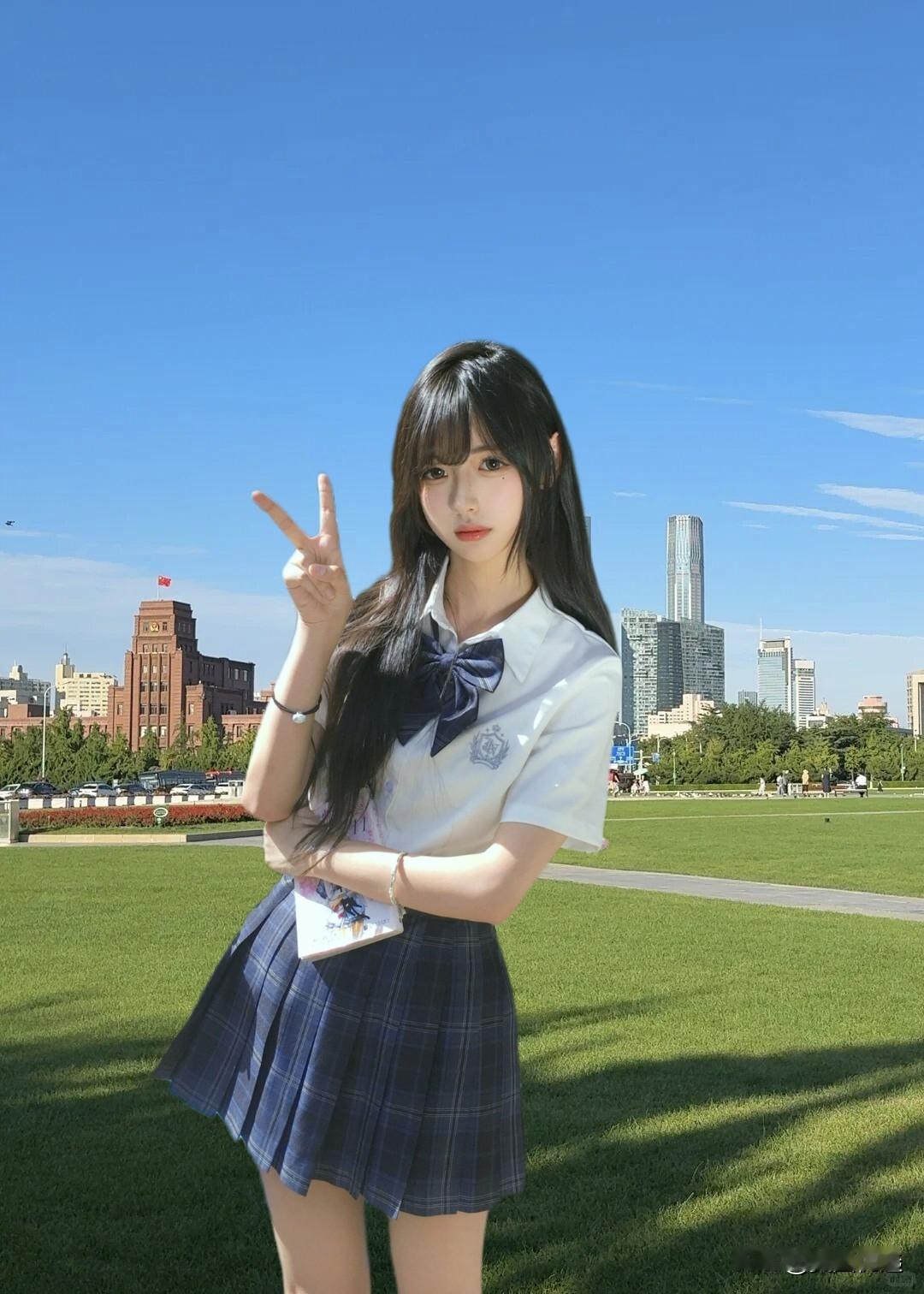 青春洋溢的校园风，与城市天际线完美融合，元气少女在阳光下绽放！🌞📚✨