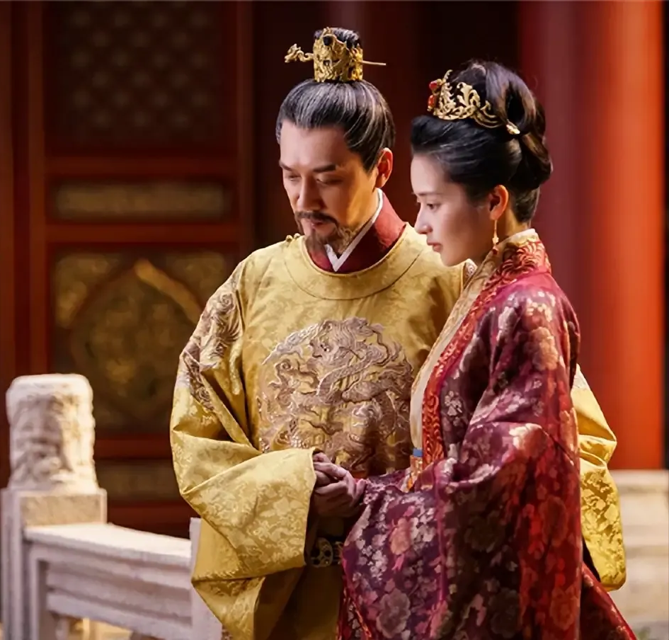 永乐五年，朱棣因皇后徐妙云病逝而颓废，并发誓不再立后。不久，他给小姨子徐妙锦写了