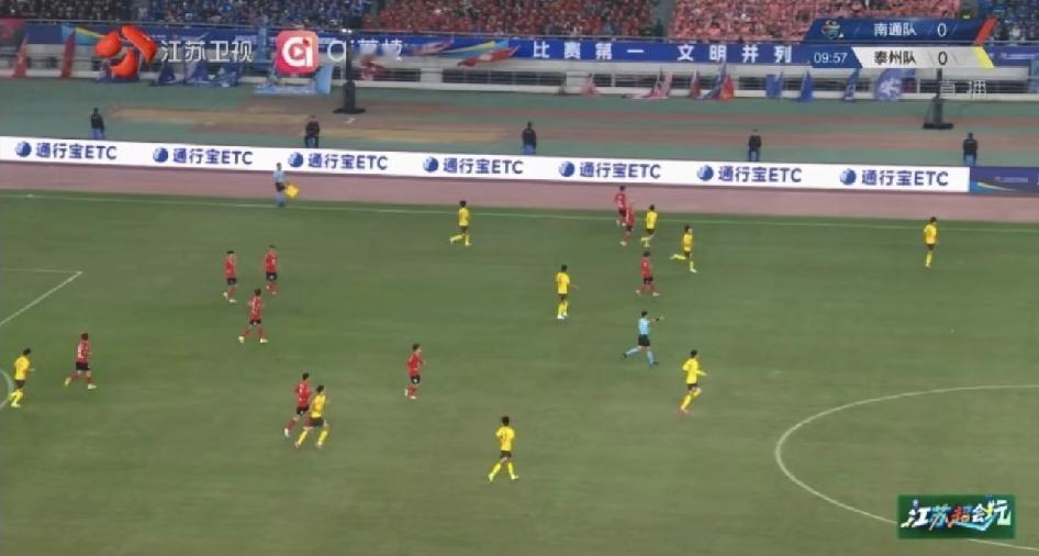 南通3比4泰州，恭喜黑马泰州获得苏超冠军。南通队在今年苏超整个赛季都没有输过