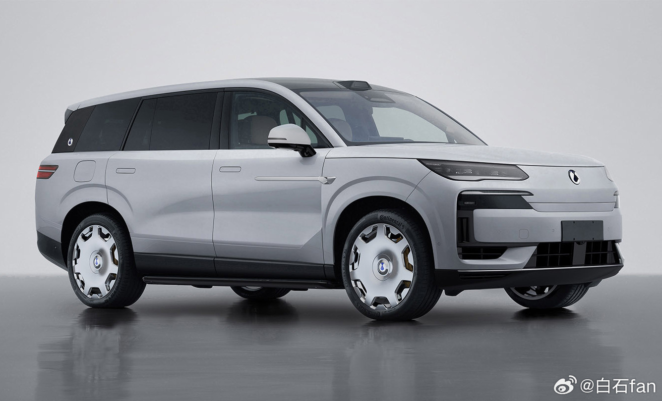 刚在工信部新车公示里看到新款腾势N9了，变化还挺实在的。最核心的升级就两点：一是