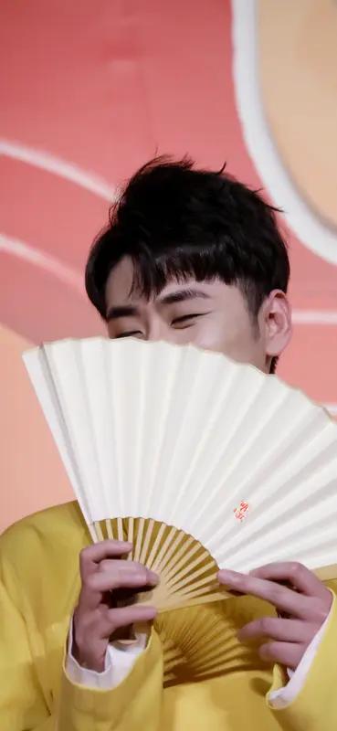 德云社又炸热搜！张云雷新活玩出花，粉丝：这波操作把我CPU干烧了要说内娱谁