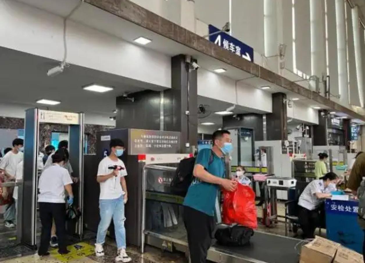 长沙火车站端午“加车”了！21趟始发临客即将上线，假期出行看这里端午节临近，