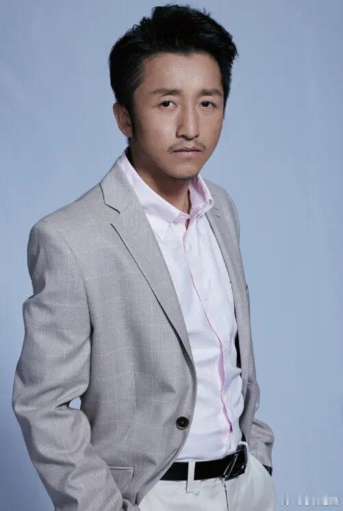 #张子枫瘦成李维嘉了#张子枫瘦下来有点像邹市明年轻的时候​