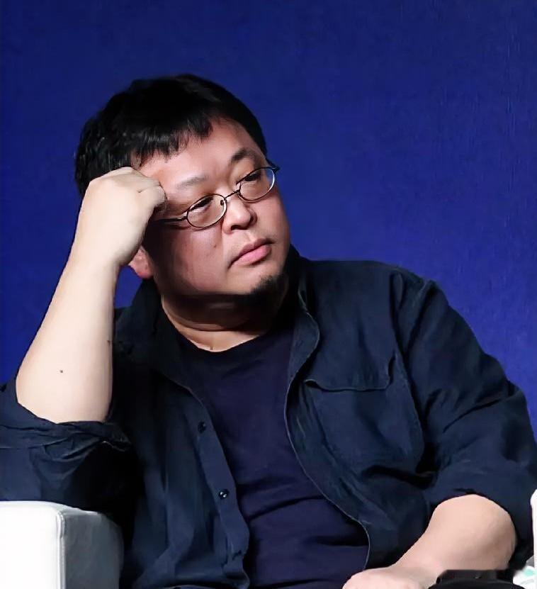 罗永浩现在怎么这个德行了？自己犯了错，干嘛非要拉着俞敏洪说事呢？他总说别