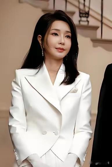 真没想到，尹锡悦那场闹剧般的戒严，最后竟然把金建希给“洗白”了。特检组最新调查证