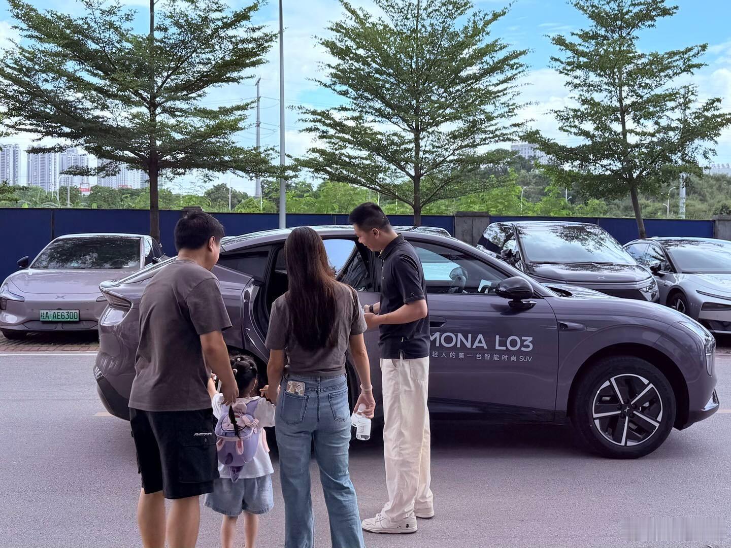 小鹏MONAL03试驾一车难求哈哈哈，听说小鹏MONAL03试驾车一车难求，