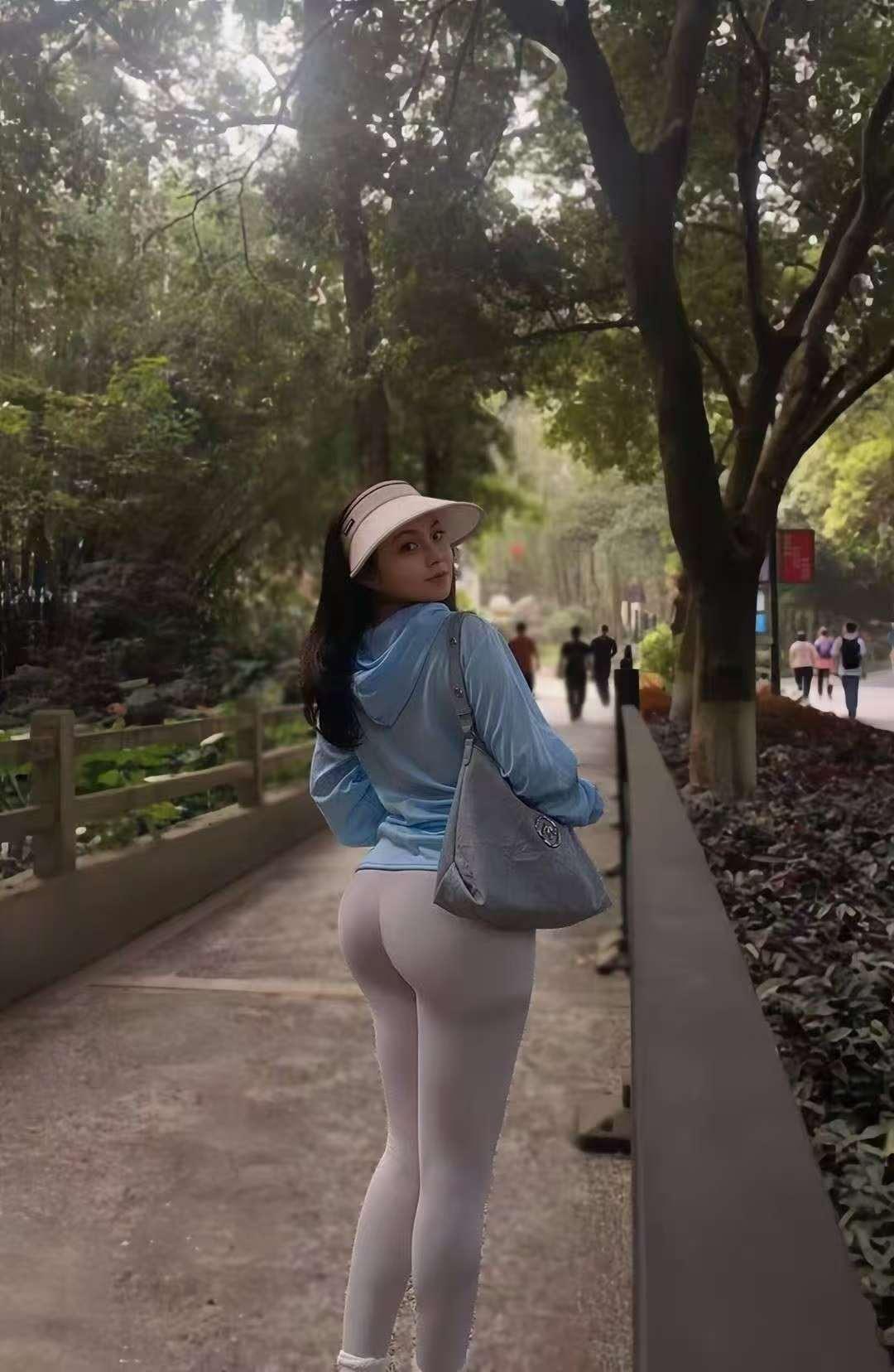 再也不和闺蜜出去户外活动了！周日约好一起出去玩，看到迎面跑来的闺蜜，我都差点没