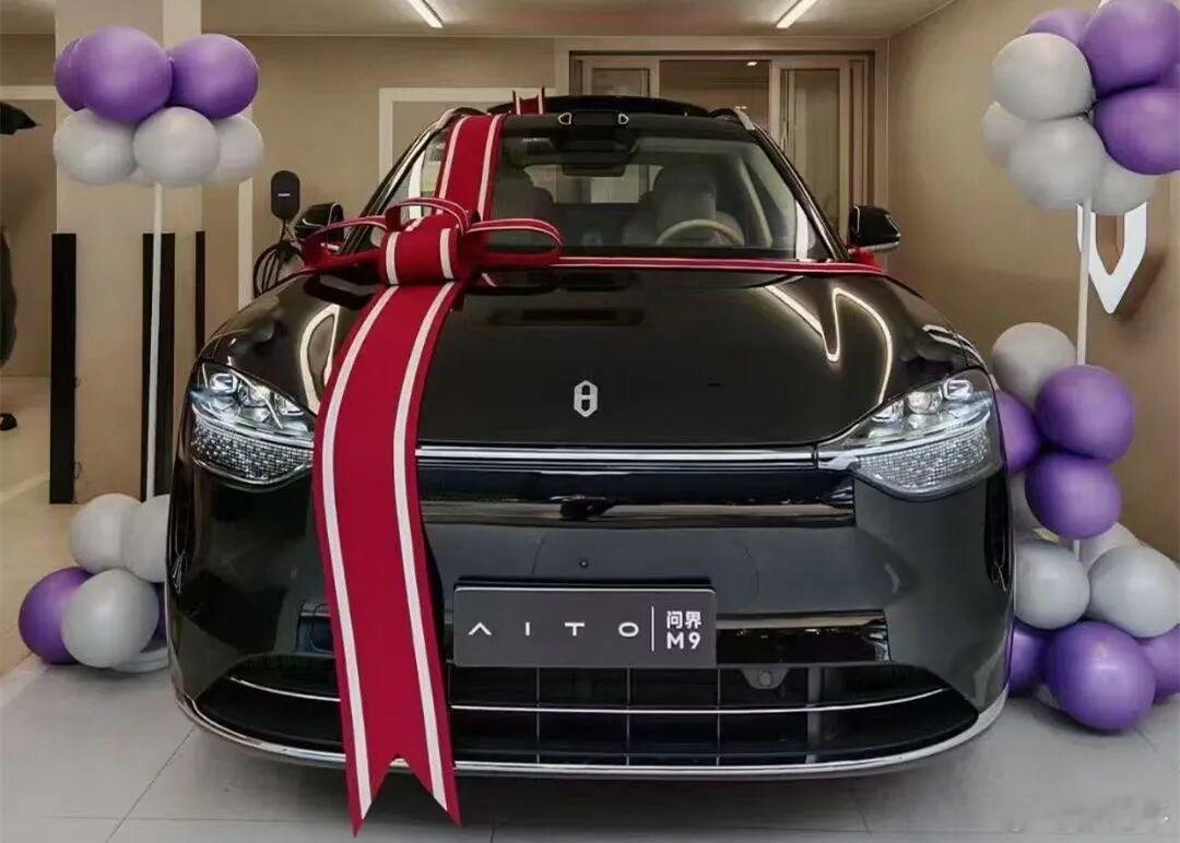 问界M9销售反馈：1，最畅销的是六座增程Ultra，占比超过70%，外观以黑色或