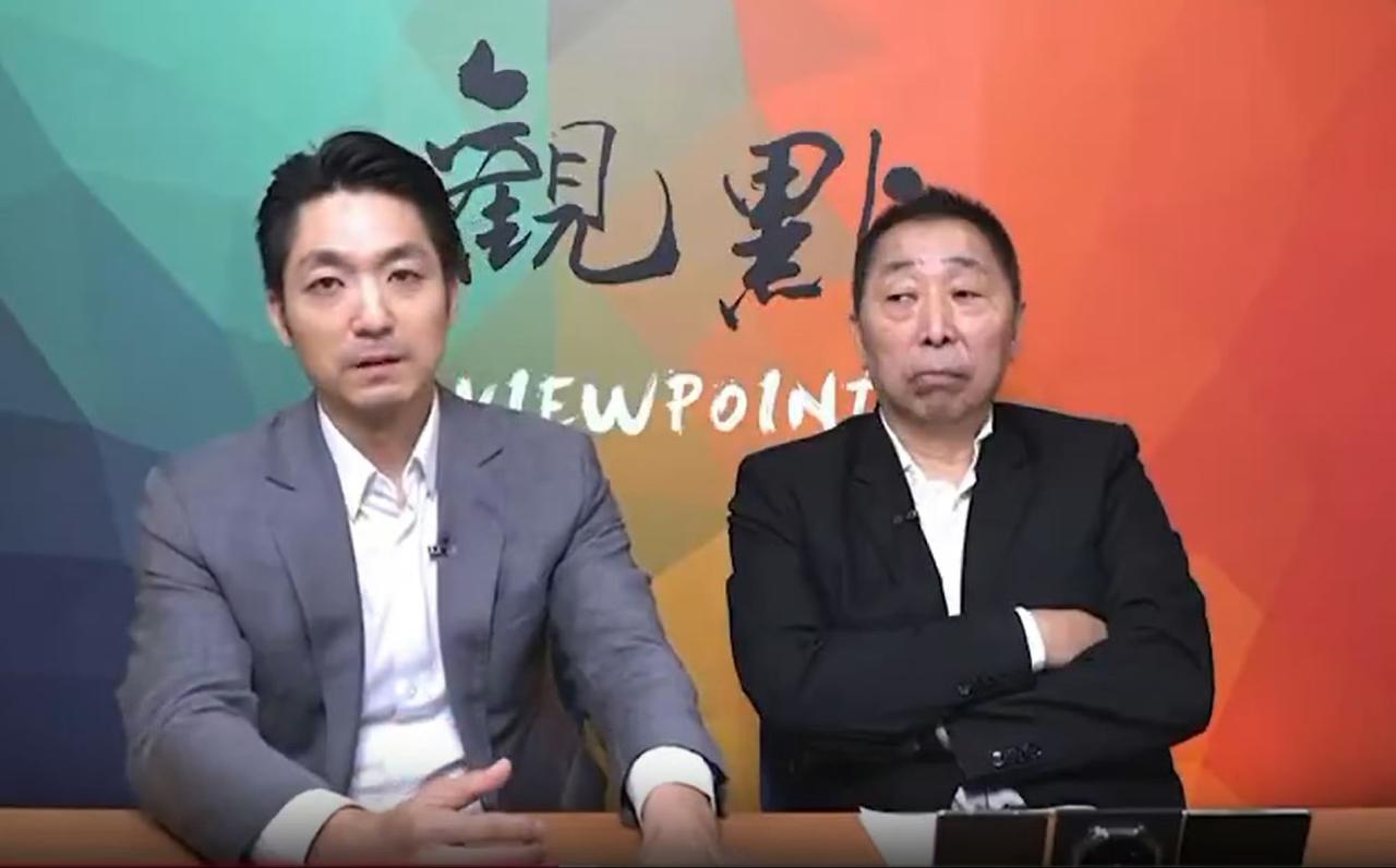 老唐一脸鄙视的表情已经溢出屏幕！他右边这位，常凯申的重孙，在老唐的节目里连续两次