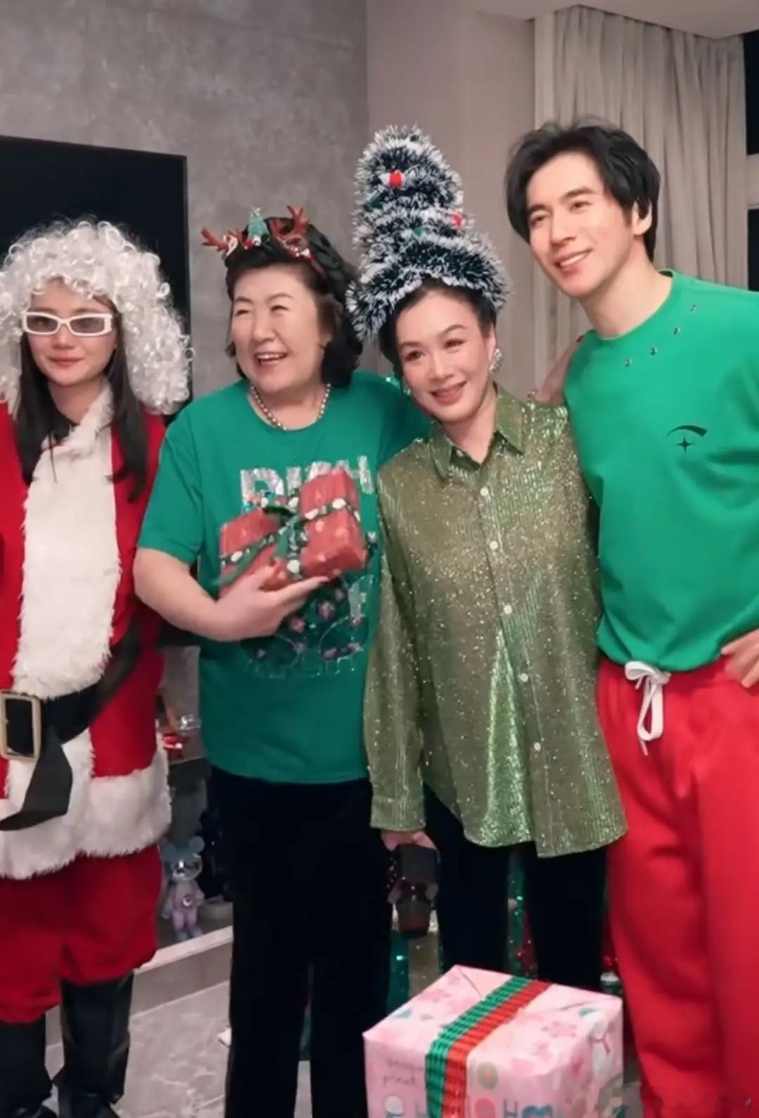 钟丽缇一家过节，考拉Jaden送后爸大棉袄，俩闺女越长越美还孝顺！