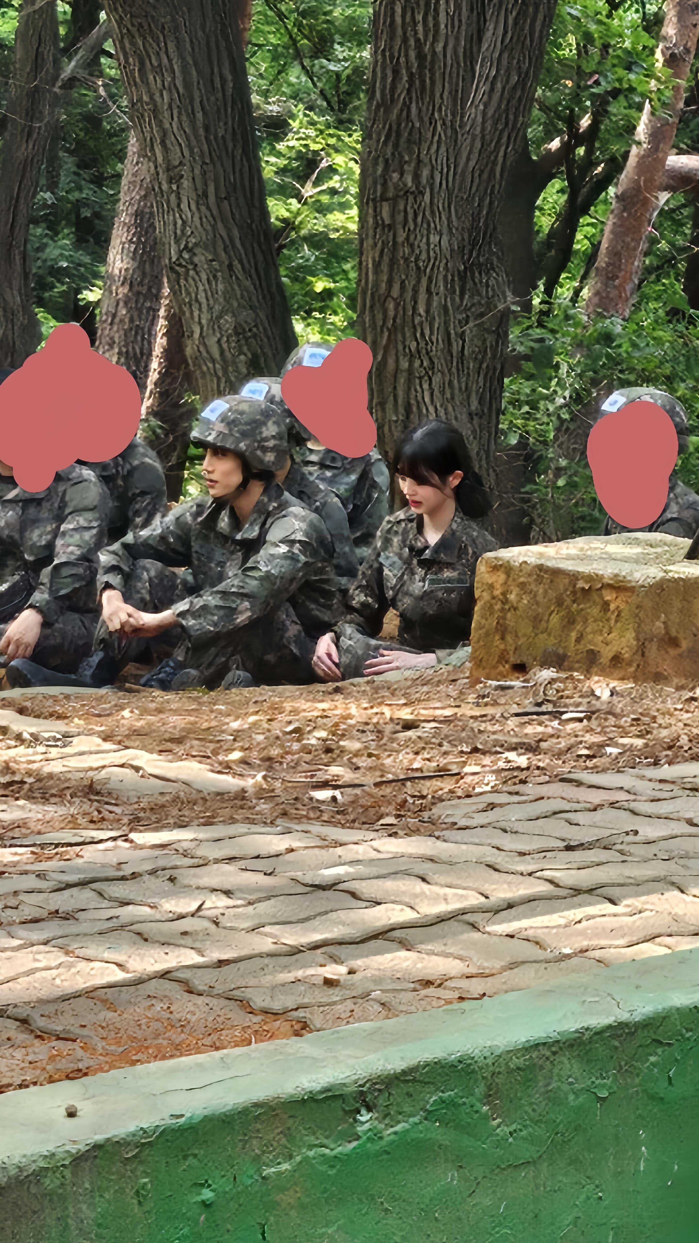 有种教官带着大学新生训练视感🤭金钟仁|张元英|​​​