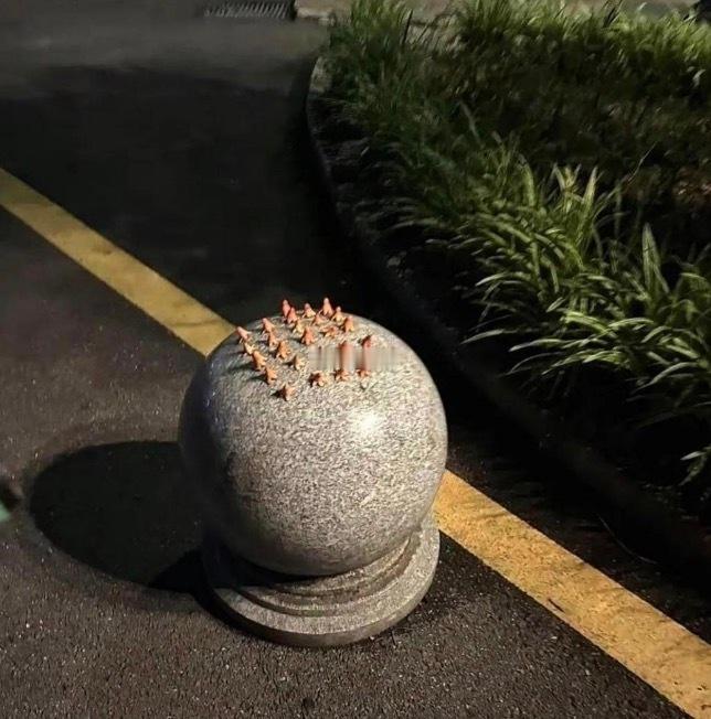 这人到底是多无聊