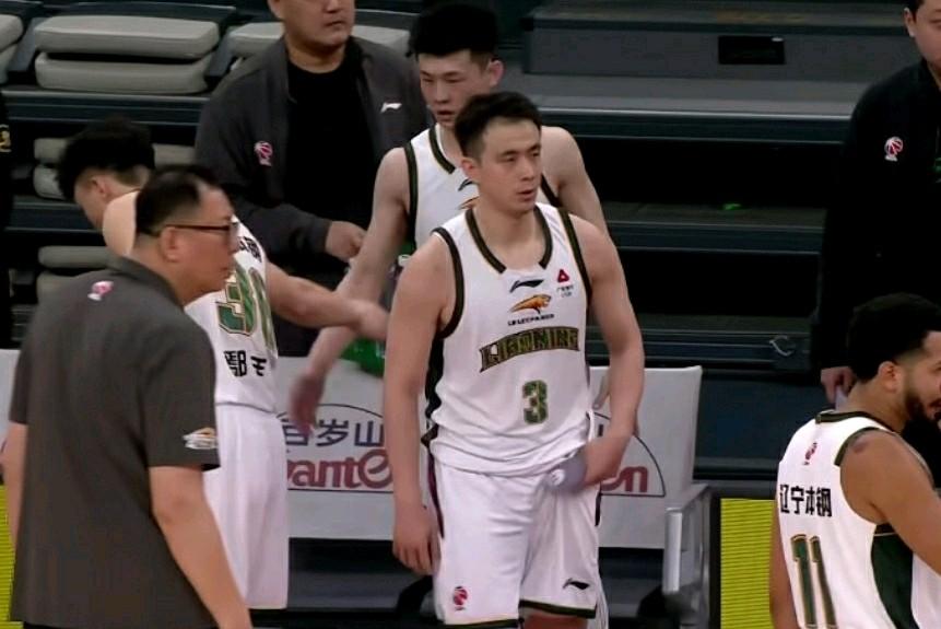 辽宁复仇深圳！赵继伟就是辽宁队的定海神针，这场比赛MVP他实至名归……在C