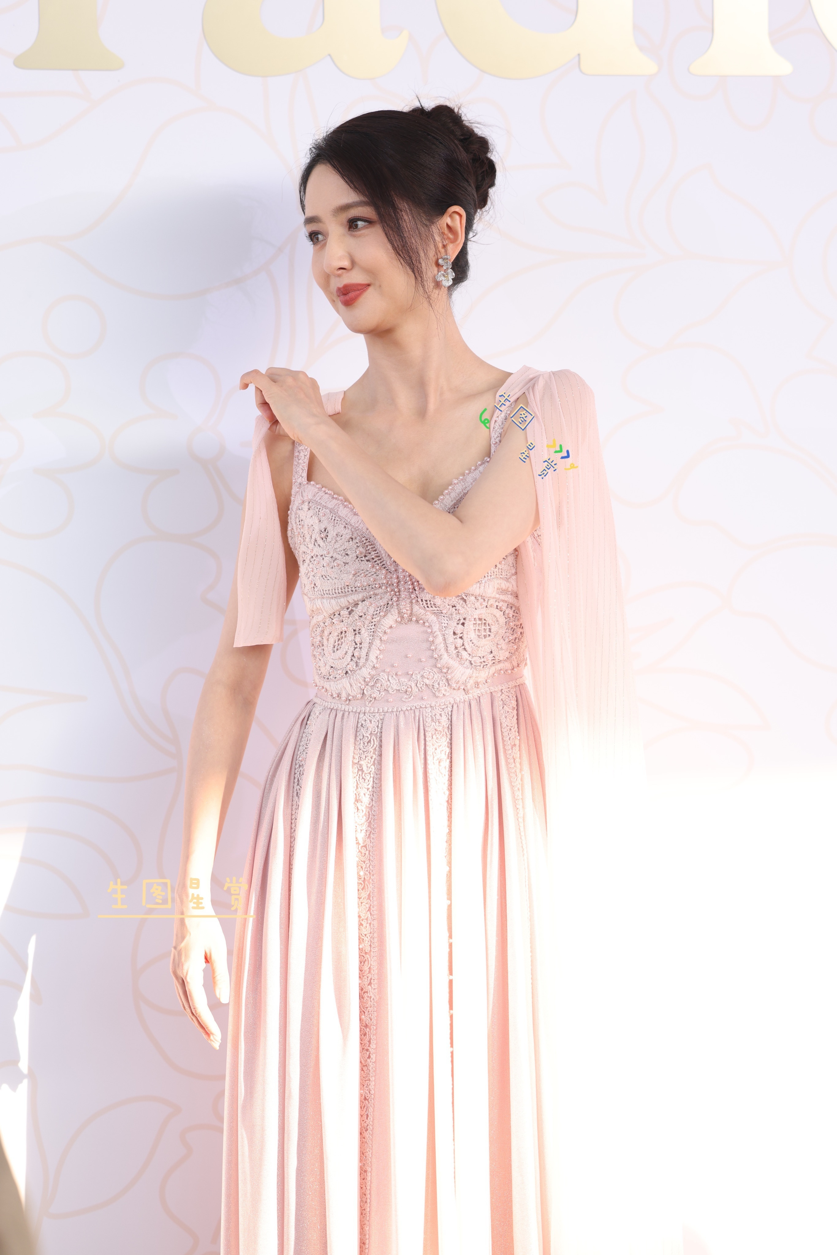 佟丽娅高露北京聚餐在复制粘贴的时代，你是手写的诗