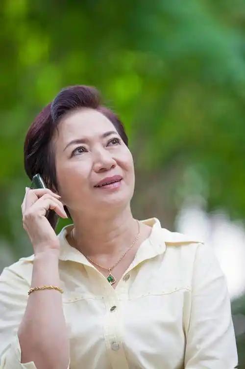 人到中年，最好的活法就6个字：放过自己，简单生活人到了一定年纪，最怕的不是