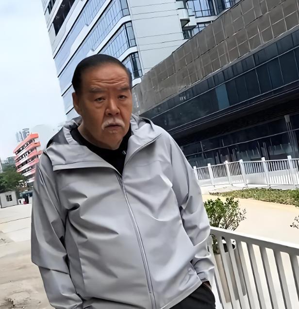 郑则仕破产，公司欠下1700万外债，走投无路之际，他给昔日好友周润发拨去了电话“