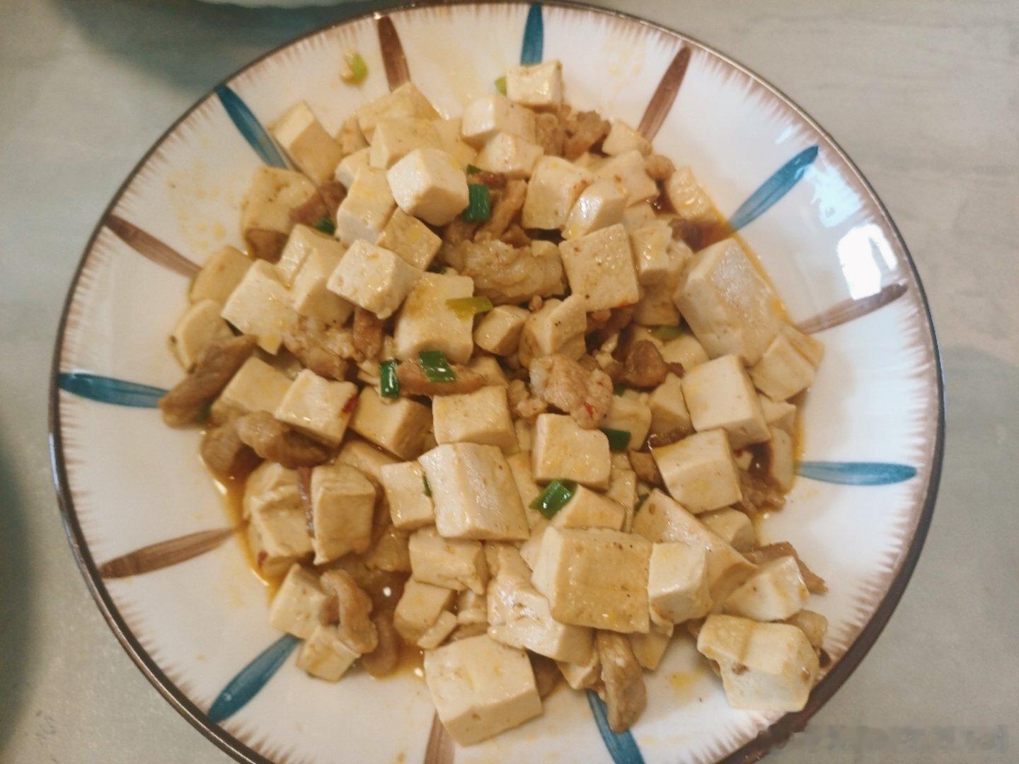 #我的美食日记##不可辜负的美食#今日家里有两位小客人，午餐基本没有辣椒，我看着都有点不习惯了。🌿