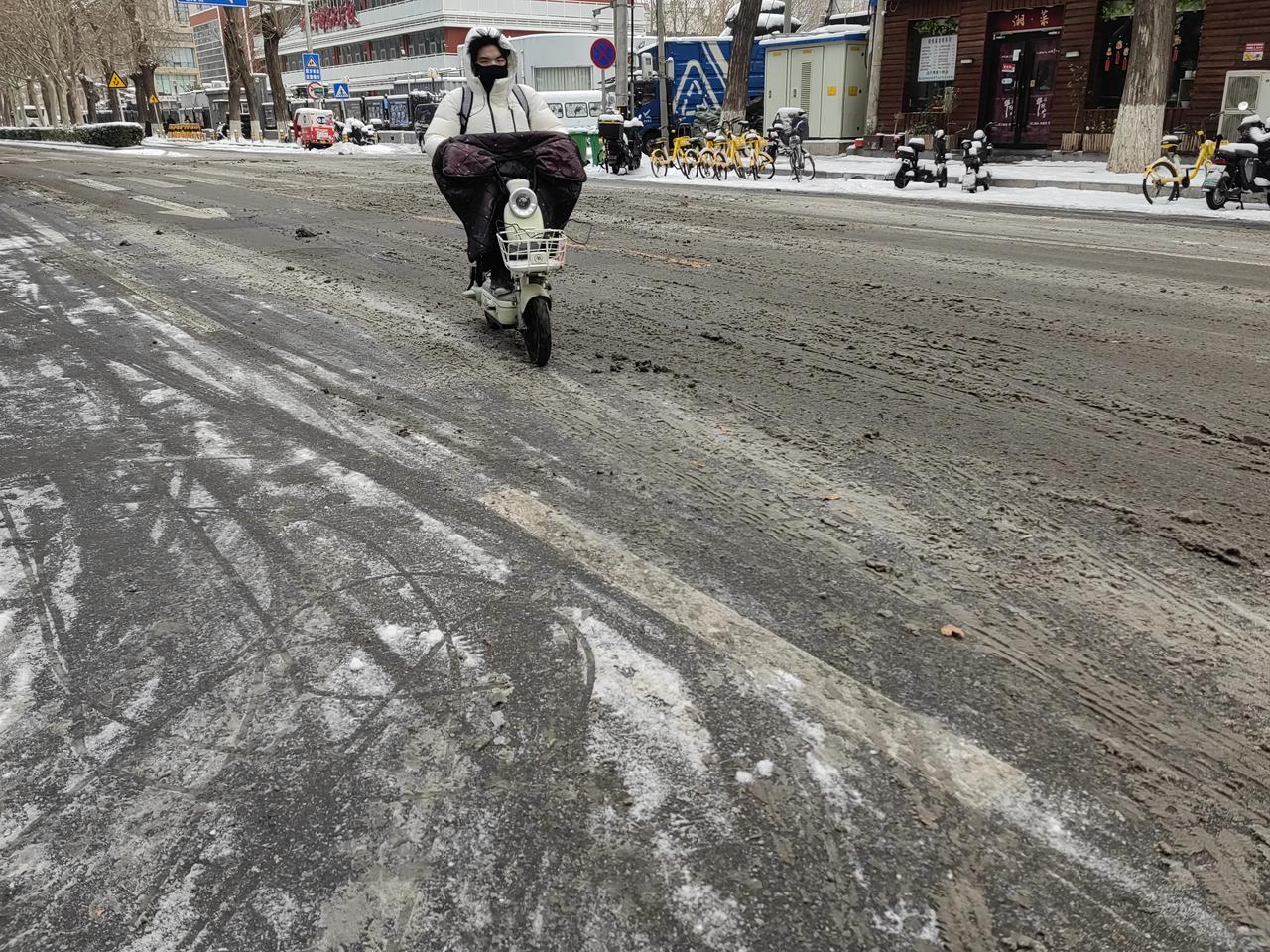 2026年的第一场大雪，从1月17日晚上开始，下到了18日的早晨，给人们的出行带