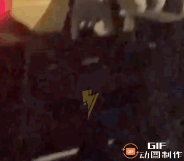俄乌兵源的区别：乌克兰：不分白天黑夜，街头，住宅，商场，巴士，夜场等，都是捕猎