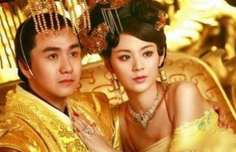 公元383年，东晋皇帝司马曜用八万人打垮了苻坚号称百万的大军，史称淝水之战，天下