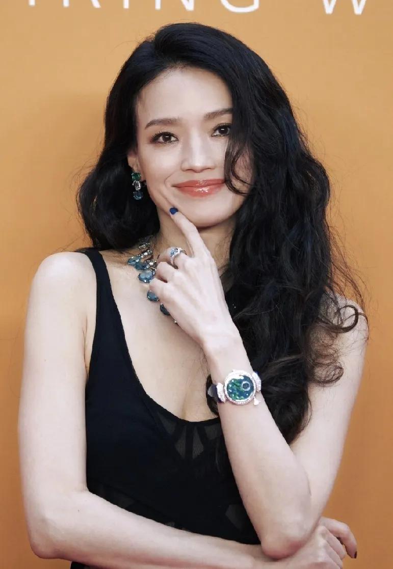 我终于懂了，王晶说的那句：“如果你觉得舒琪漂亮了，那你就是成熟了”。总以为，漂