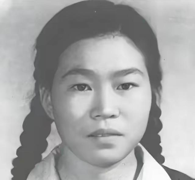 1972年彭德怀病重，他的侄女彭梅魁找到浦安修，低声提出一个请求：写封信，求周恩